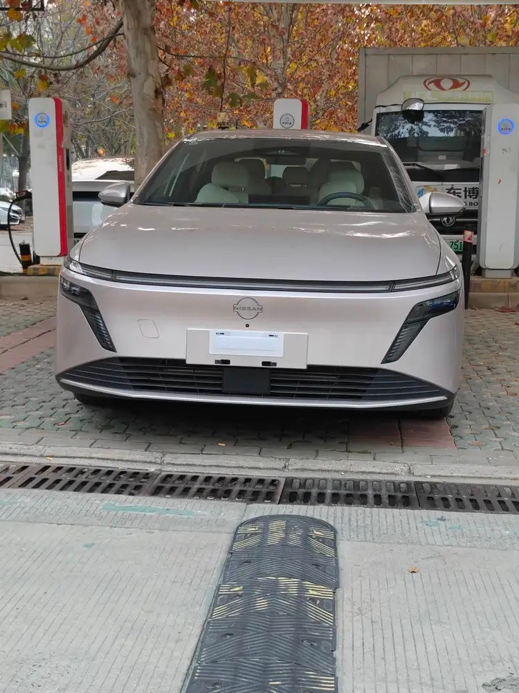 这两天借了个日产N6开，还挺出乎意料（售价：9.19万-12.19万）1.座椅