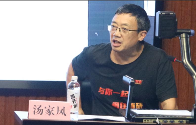 汤家凤对英语的一段观点，戳中了不少人的敏感神经！他说:美国街头那些流浪汉，英语说