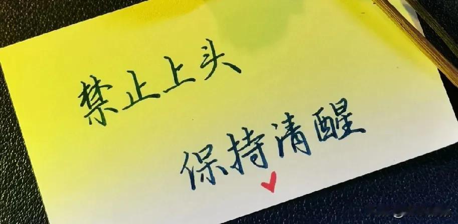姨夫的娘在小姨结婚当年去世的，姨夫怕他娘的前夫家来偷骨灰所以就一直没下葬，把骨灰