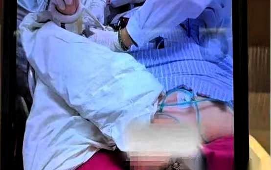 我真的被这个新闻给扎到了。46岁，上海，未婚未育，父母不在了，卡里躺着上百万，