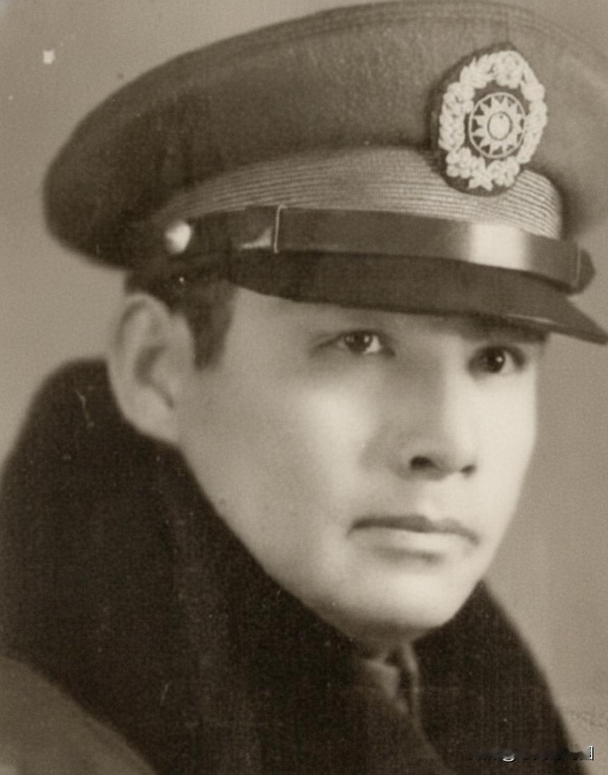 曾经去过孟良崮，那是一个光秃秃的石头山，到山顶的指挥所发现了很多跟网络上大家讨论