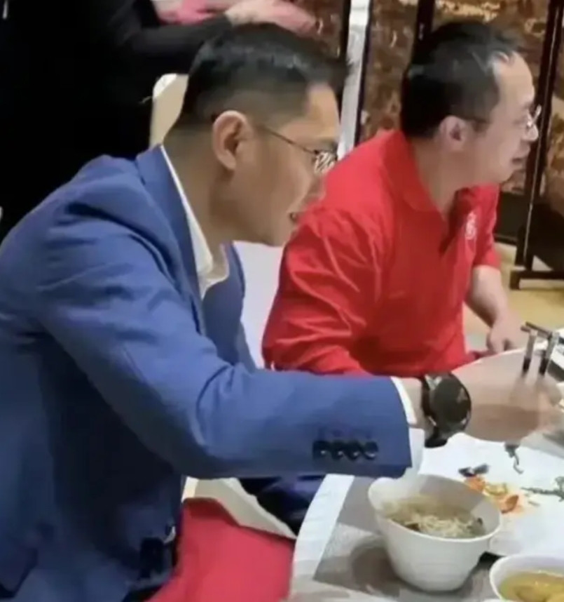 谁还记得当年360和QQ大战，那时候，360是个很强大的公司，在桌面端软件和腾讯
