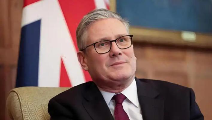 欠中资的钱怎么办？英国新首相伯纳姆站在唐宁街十号门口，对着全世界的镜头承诺，要让