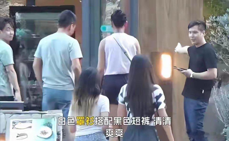 瞿颖机长老公终于露脸！又高又帅像明星，俩继女身材也惊艳众人