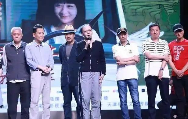 7位资深艺术家同框：我一眼就认出了著名文化学者、观复博物馆创办人马未都，著名演员