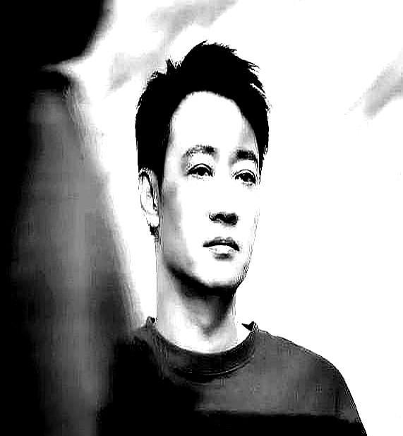 谁也没注意到这小细节吧，原来朱媛媛老师的离开是有征兆的。保洁阿姨弯腰捡通道里的