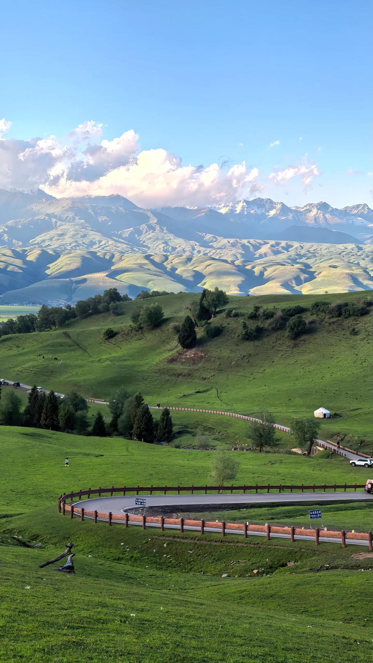 今天遇到了一个初三的学生家长，我觉得这个家长还是蛮厉害的，因为他知道我们老师的教