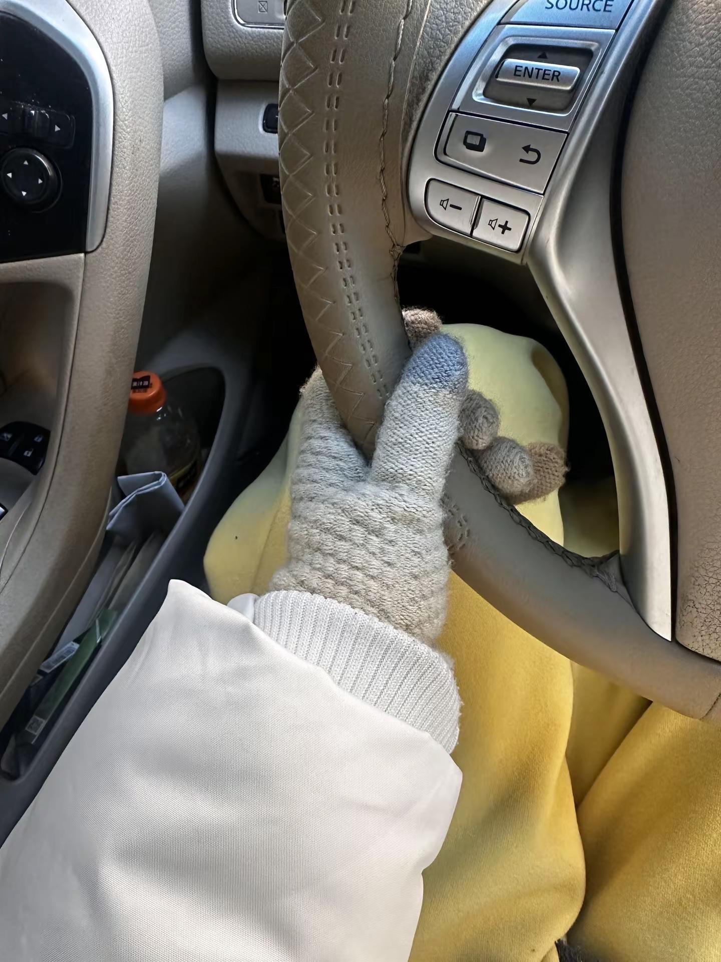 算了和你们这些有方向盘加热的说不清楚