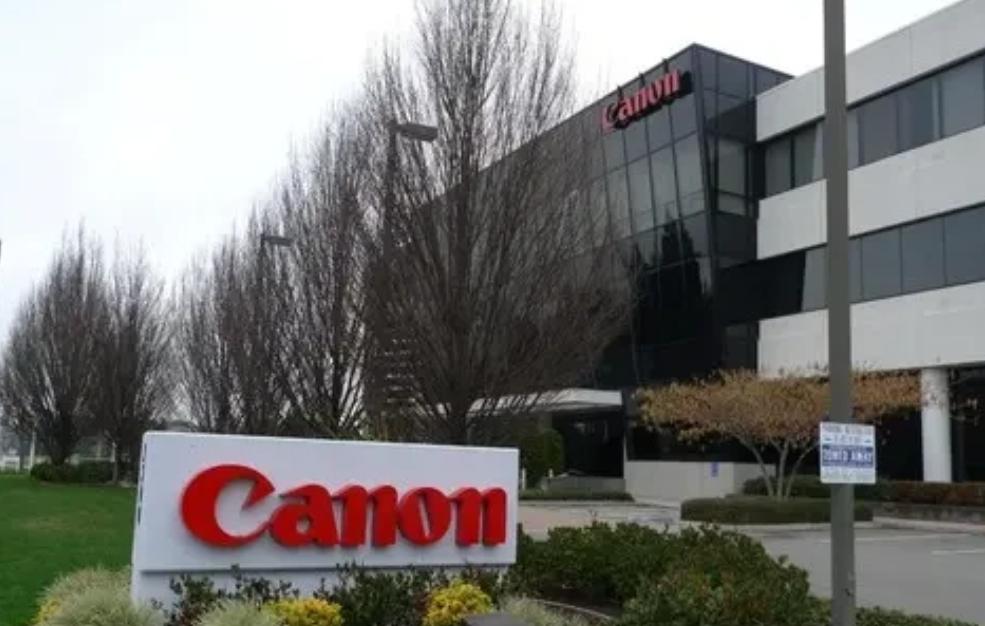 三星、东芝走了，把生产线搬去了越南。阿迪耐克也走了，将工厂搬到了越南，现在就连佳