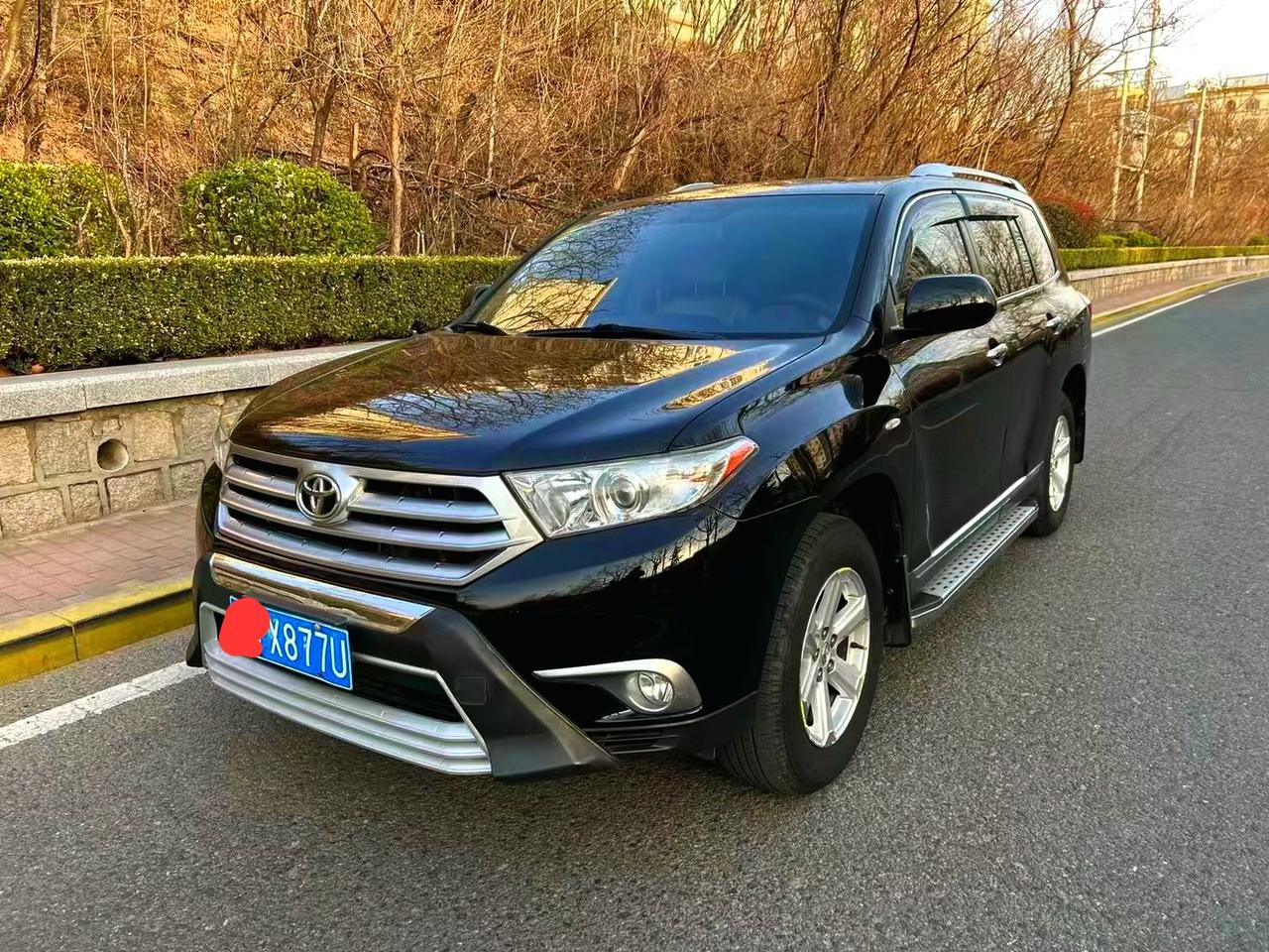 这是2011年年底上牌的，2012款汉兰达。算是国内的首批车型。搭载2.7升自然