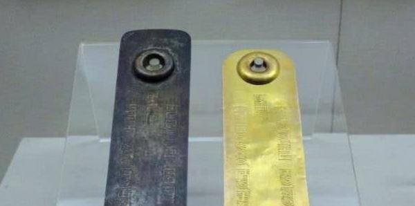 1998年，内蒙古兴安盟，李家正在办喜事，新媳妇敬茶后，婆婆小心翼翼的从口袋里掏