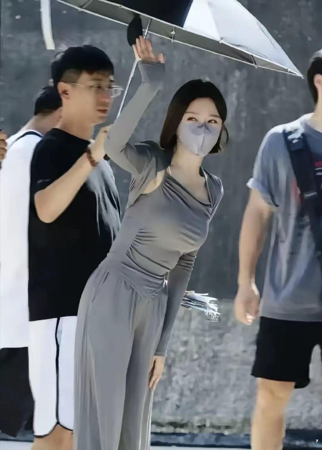 难怪秦岚能拿下魏大勋，就这身材真的太绝了​​​