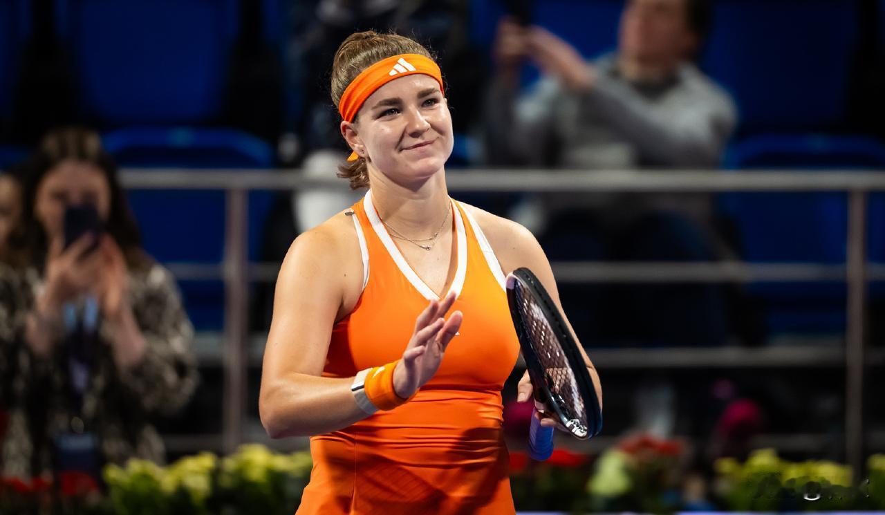 穆霍娃，冠军在望？多哈1000赛女单决赛正在进行，穆霍娃凭借一次关键的破发，以