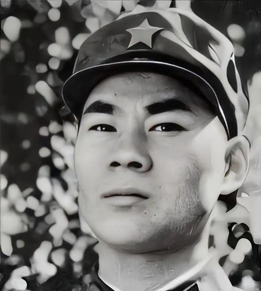 1979年，我军战士巡逻时，意外发现一个手脚溃烂之人，他身上有一支枪和300发子