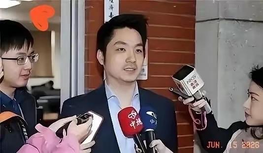 好家伙，记者一句话就把蒋万安给问住了。问啥了？就问他还敢不敢认“中国人”这三个字