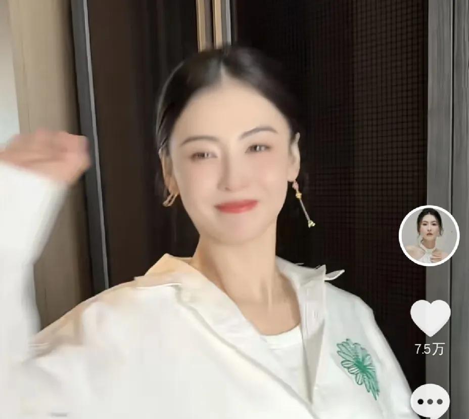 张柏芝，还得是你！6月29日下午，张柏芝在社交平台晒出一段跳舞视频，瞬间引爆网