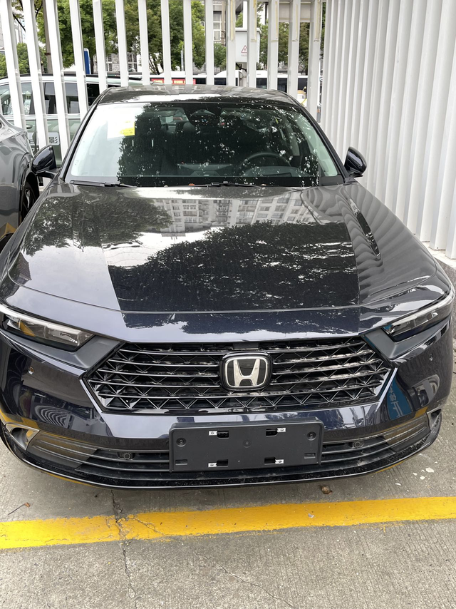 23年十一代雅阁卓越版提车刚拿到驾照不到半个月直接提车一开始考虑的是帕萨特