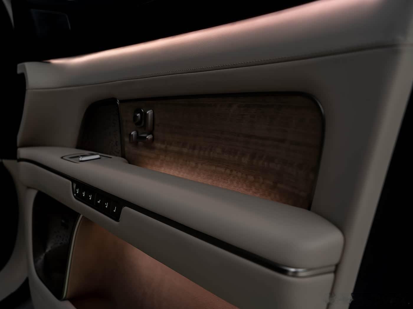 周末去展厅看了一下蔚来ES8，这台车月销过万不是没原因的，其他大六座都在堆配置，