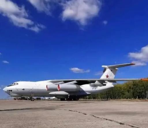 东方大国太聪明了：趁着俄罗斯武器滞销，一口气订购20架大飞机 俄罗斯当下的军