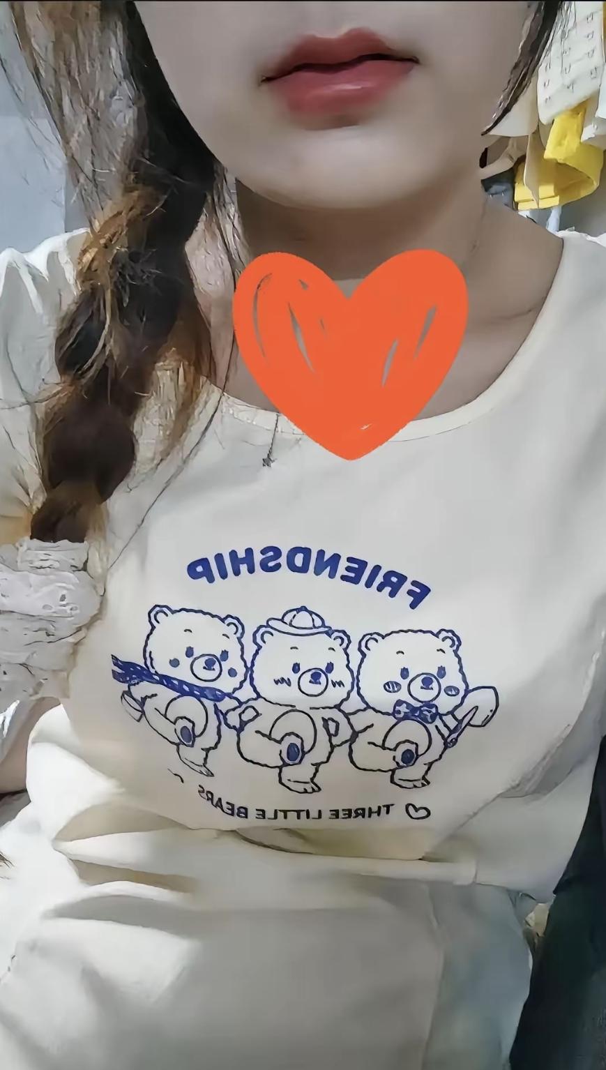 上周三晚上我加班点的外卖迟到了快半小时，打开门看见送餐的小伙子浑身湿透，头上往下