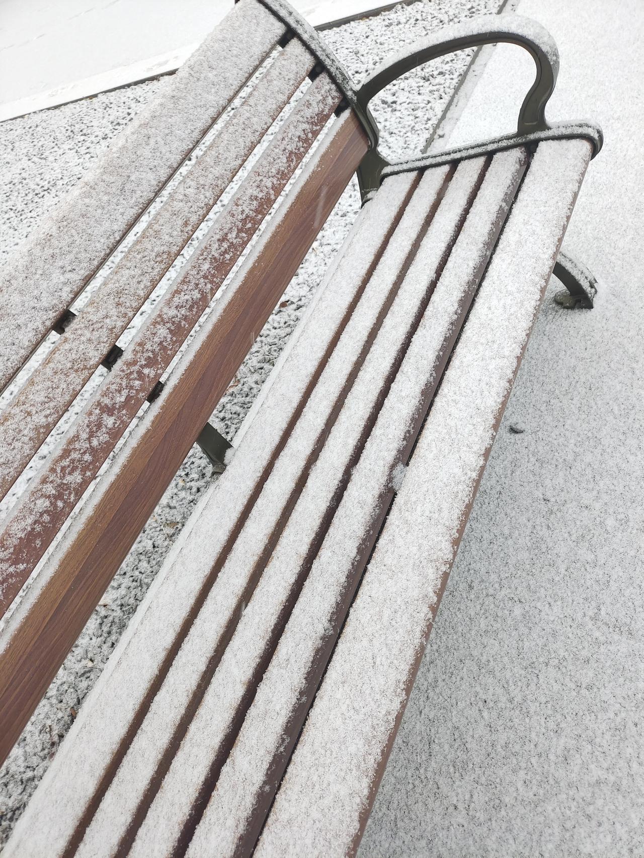 我儿子今年上一年级，这学期老师已经找过我几次，说孩子上课不认真听讲。他坐在最后一