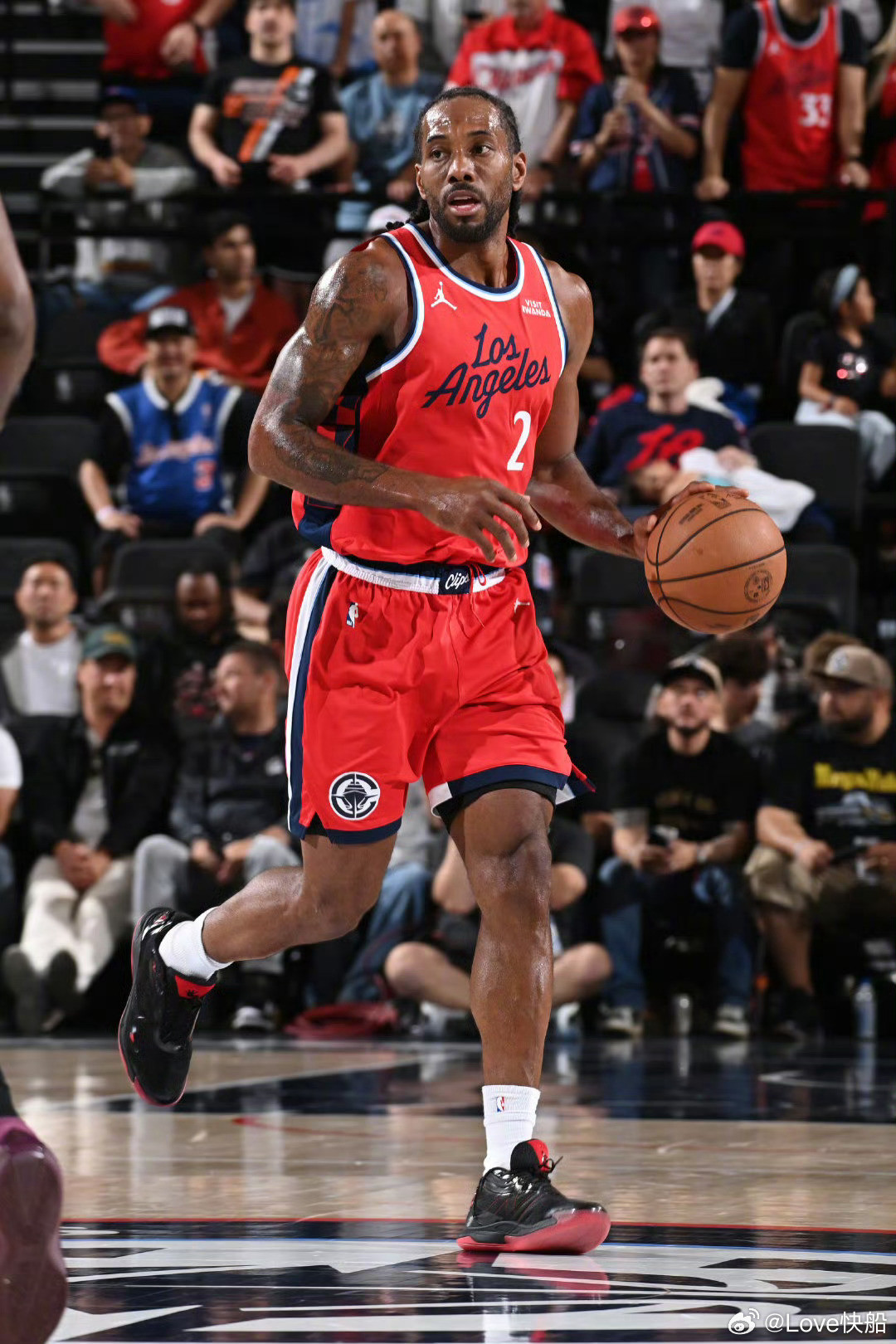 今天有点铁！科怀-伦纳德出战33分钟，22投8中，其中三分球6投2中，罚球12投