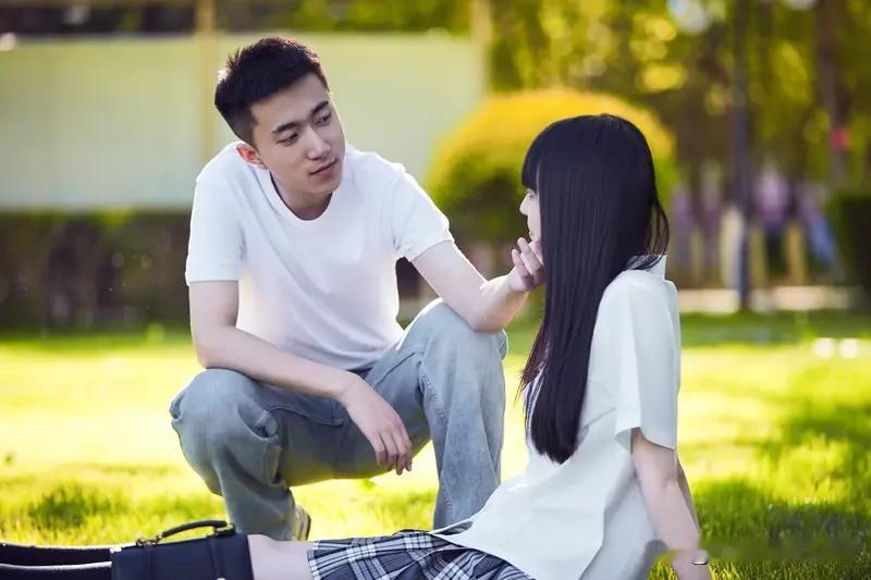 女生想让你撩她,会有哪些暗示?女生想让你撩她，根本不会把话明说，全是藏在细节里