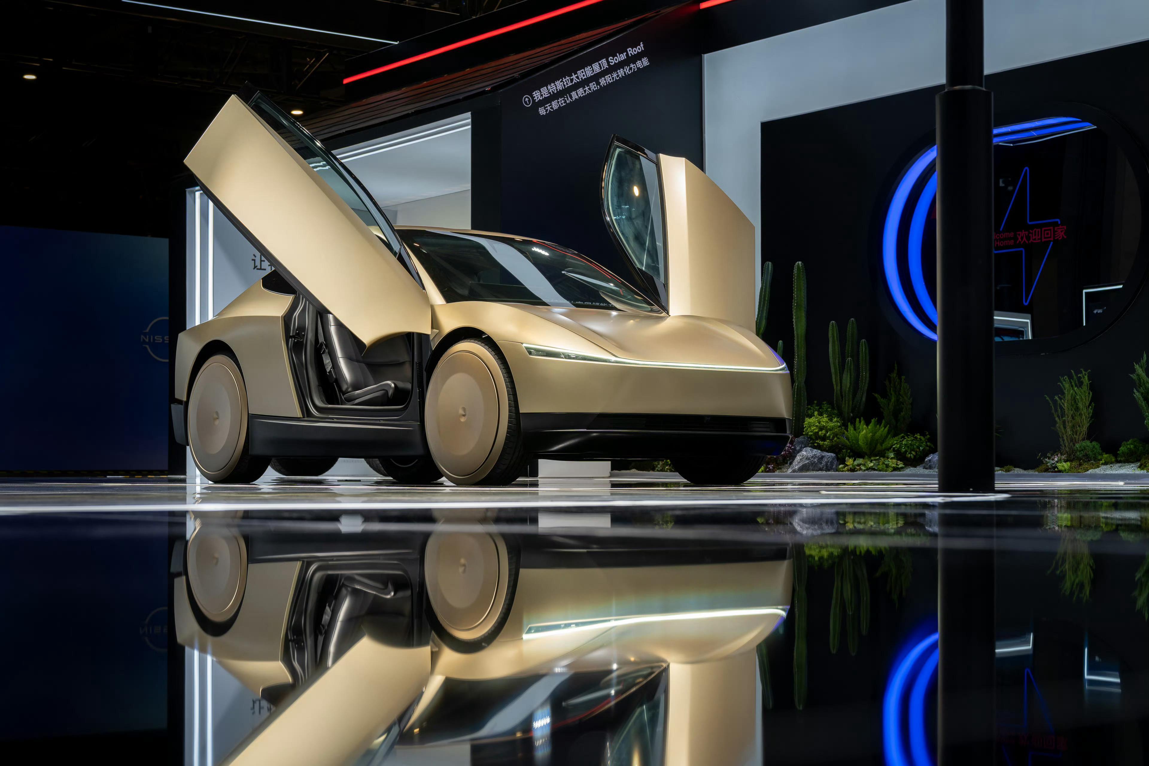 特斯拉Cybercab无人驾驶出租车在进博会上亚太首秀充满科幻色彩的一台车，还挺