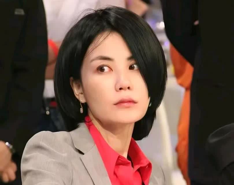 我100%确信王菲很快，就要出来开演唱会了不是她缺钱花了，也不是想粉丝了