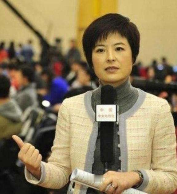 42岁的央视主持人张泉灵辞去工作后，趁着60岁的丈夫不注意，带着存款147万，前