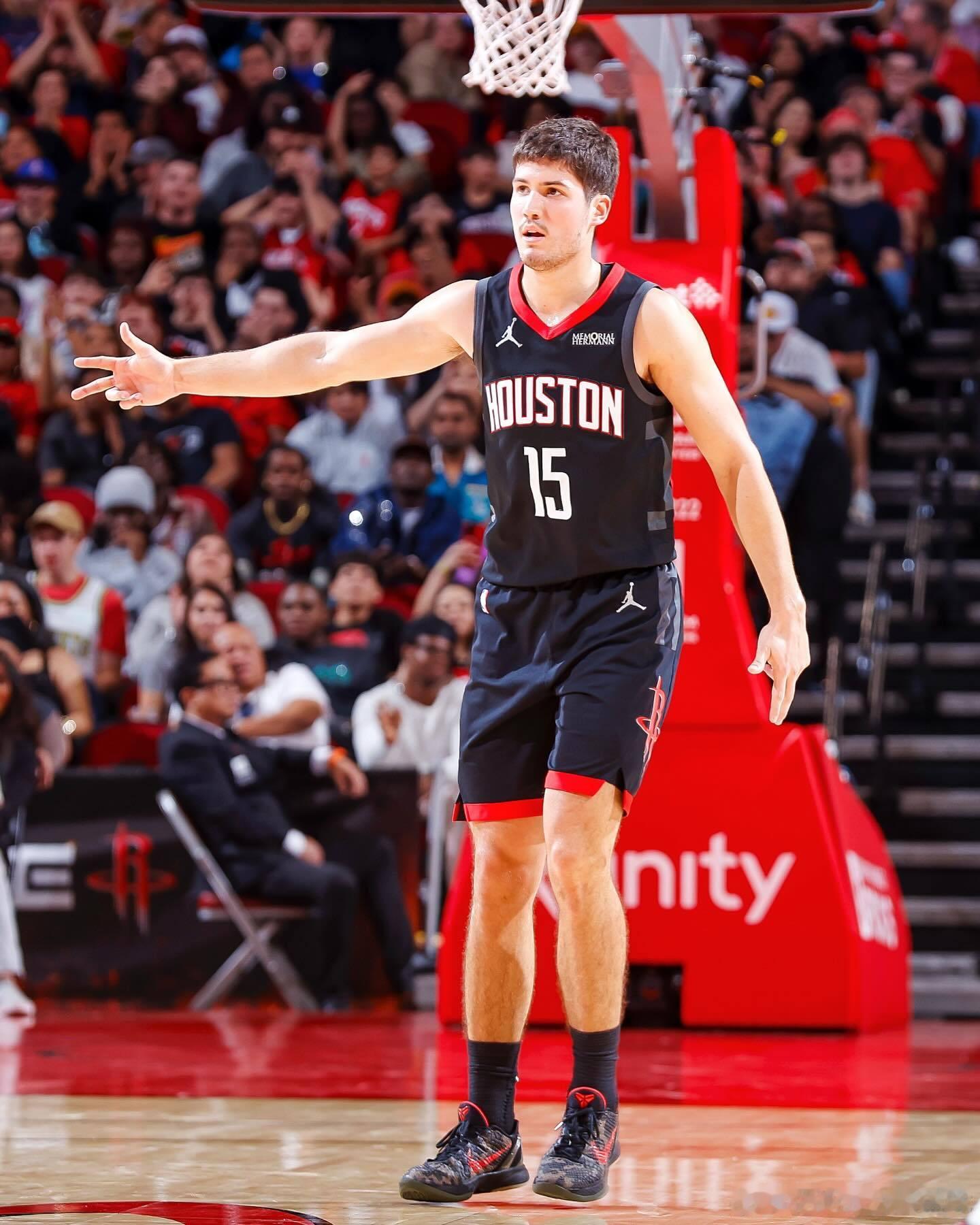 自11月初以来，里德·谢泼德以4.6的比赛贡献值领跑全联盟所有非首发球员，场均数