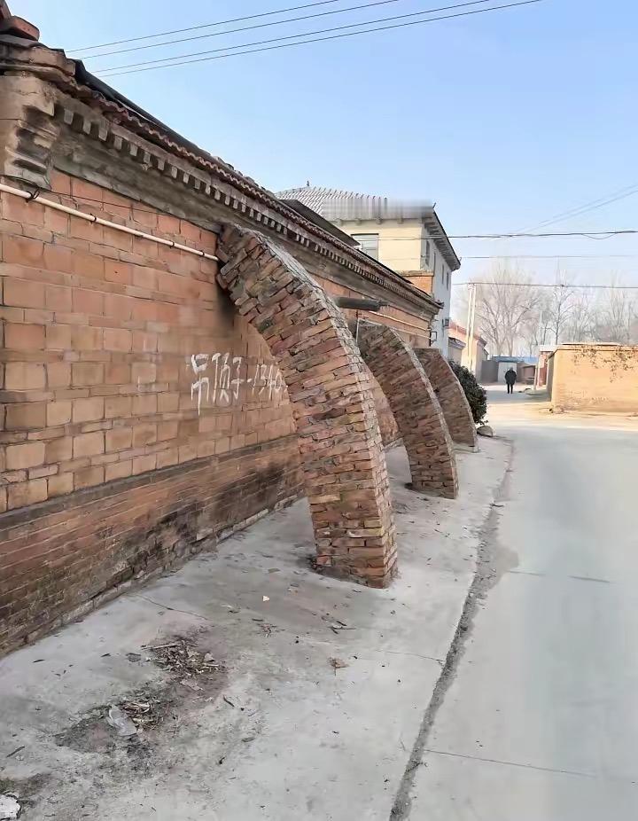 这三个柱子挺特别