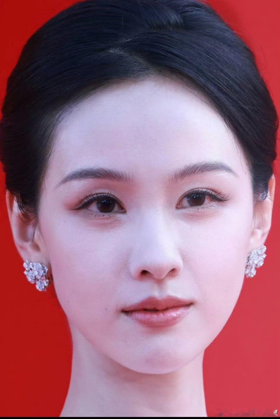 陈都灵现实怼脸生图，高清到红血丝都看得见​这个生图状态太能打了​​​
