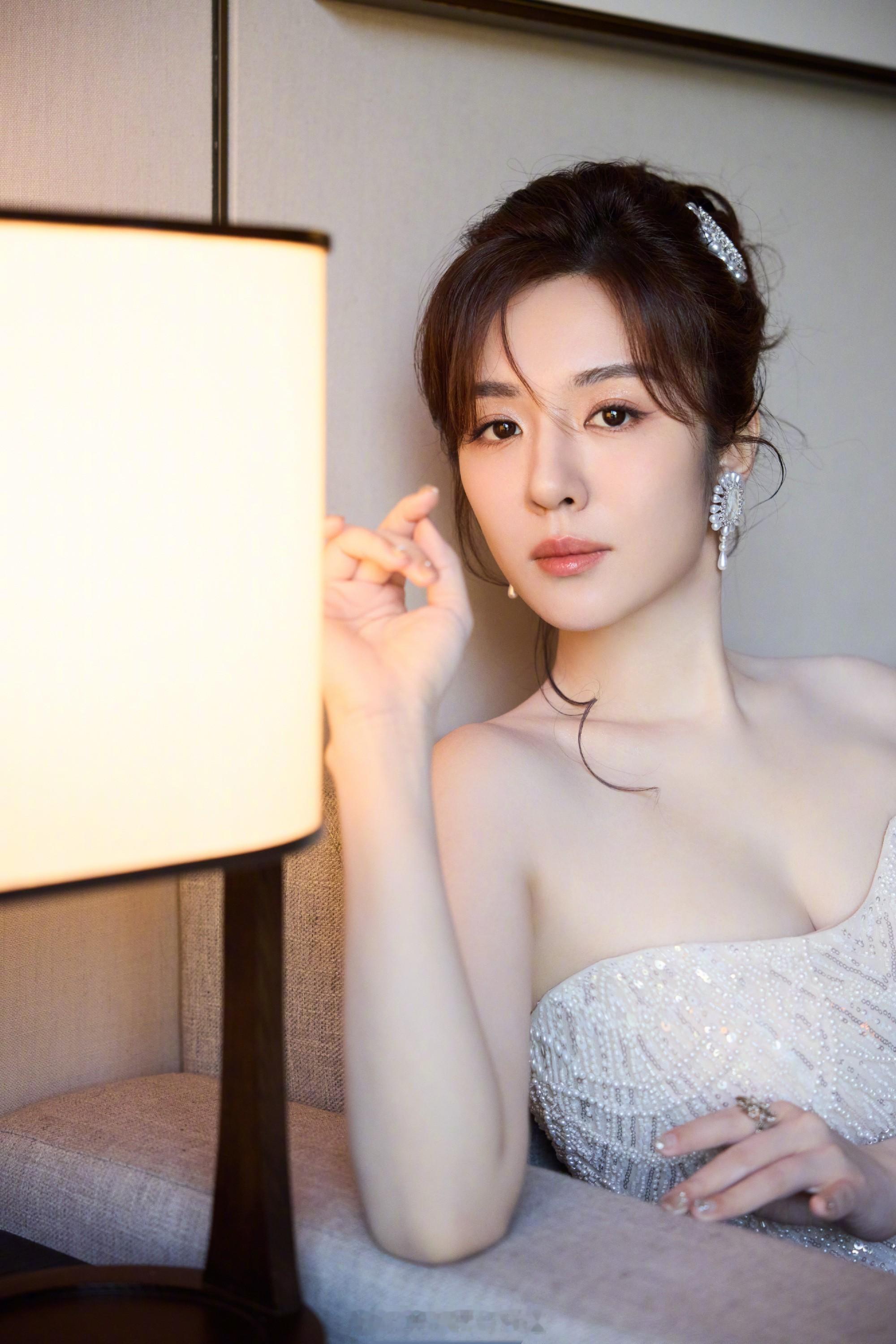 王晓晨优雅的营业美照​​​