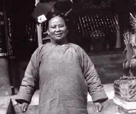 慈禧贴身宫女哭诉：宫里3件事能逼疯人，睡觉像受刑，吃饭不敢饱晚清有个叫何荣