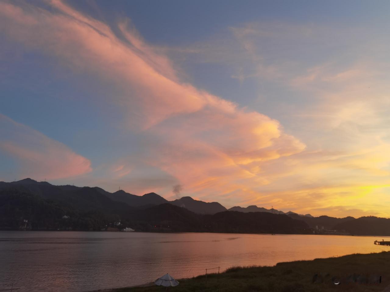 怀揣一个好心态，努力向前行，相伴一个好心态，赏尽这美景，修炼一个好心态，欢喜度余