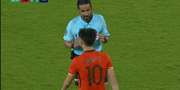 要我说最该换下的就是王钰栋，让蒯纪闻上，虽然王钰栋比蒯纪闻能力强，但是王钰栋踢的