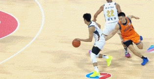 怀特塞德半场9分3板4盖帽，NBA名宿降维打击，在CBA不威风都难由于洛夫顿