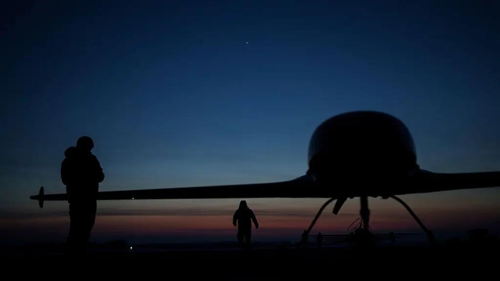 图文：乌军成功袭击了莫斯科附近的一座炼油厂乌克兰军队正日益将目标对准俄罗斯的