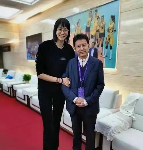 你们听说过陈忠和背后的故事吗？我听着都觉得心酸。1992年，他第一任妻子出差时