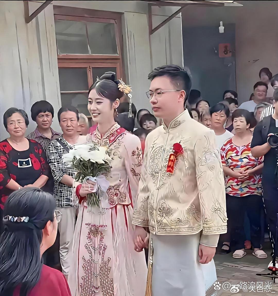 新娘要不就换个人嫁了吧，你看看这一家人都不太高兴​​​