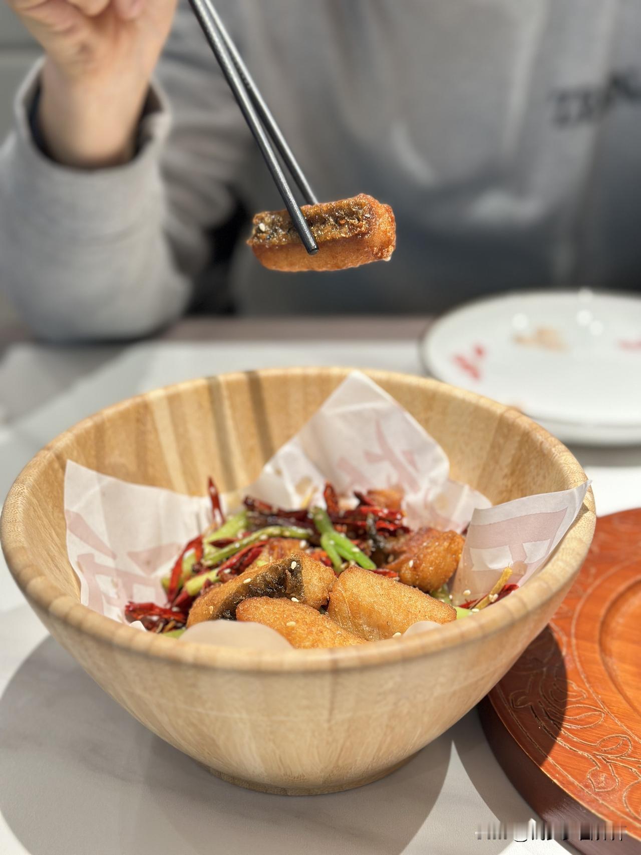 去湖北旅游的时候没吃来菜，没想到开到了北京。高低得和M先生尝一尝～点了两个特色