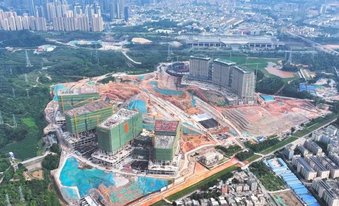 比亚迪全球总部工地新图，进度挺快的，看得出来规模非常大，听说2028年投入使用，