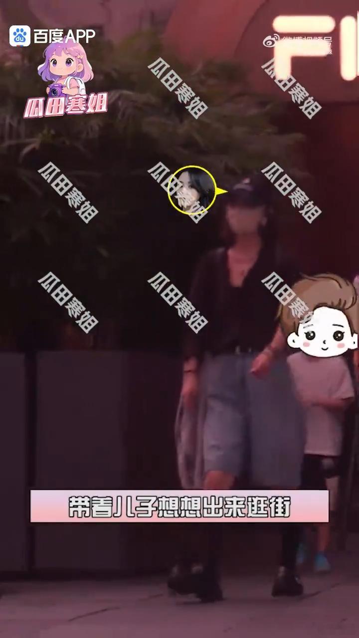 赵丽颖带想想逛街看展赵丽颖又带想想逛街买玩具了丽颖最近状态真好事业家庭都不耽