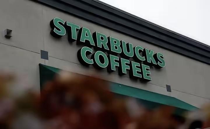 11月4日，星巴克公司在官网上正式官宣将星巴克中国60%的股权以40亿美元卖给博