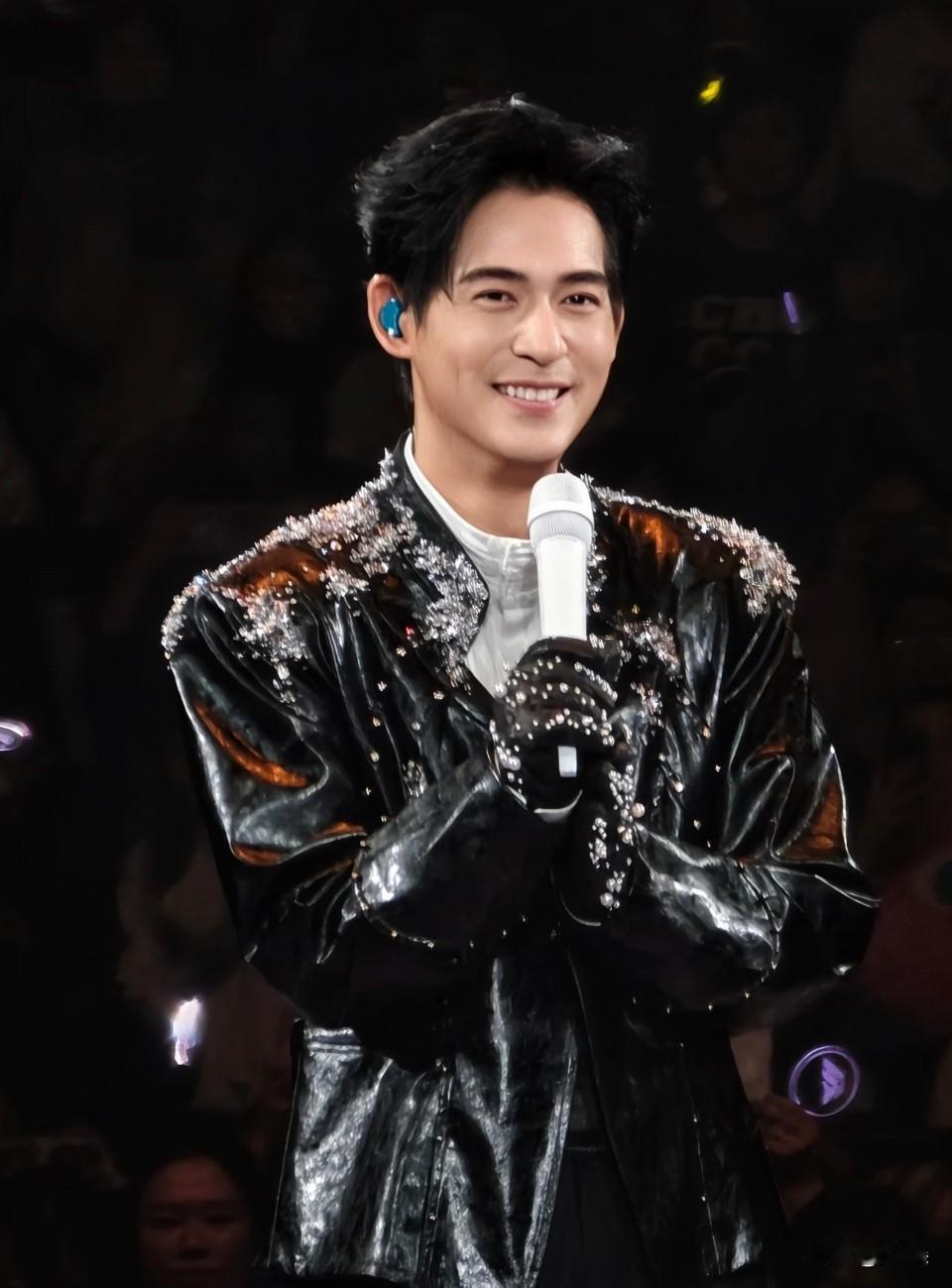 F⭐️Forever恒星之城上海站「仔仔篇」​是那个年少时一眼惊艳的人，还记