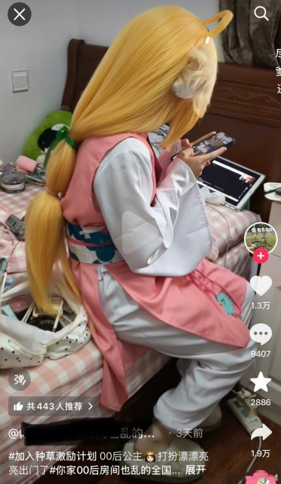 这个账号主页全是类似的视频，就这样把自己女儿发到网上起号。。弹幕和评论区也都是中