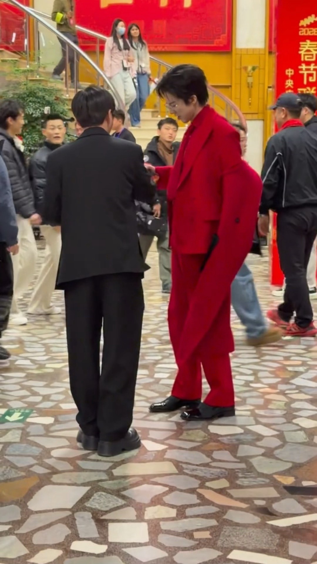 春晚后台偶遇刘宇宁春晚后台的刘宇宁春晚后台的刘宇宁