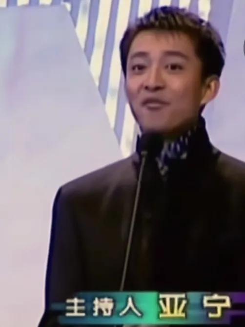 还记得《同一首歌》的亚宁吗？曾靠搬砖凑学费，如今他现状咋样？提起亚宁，不少人脑