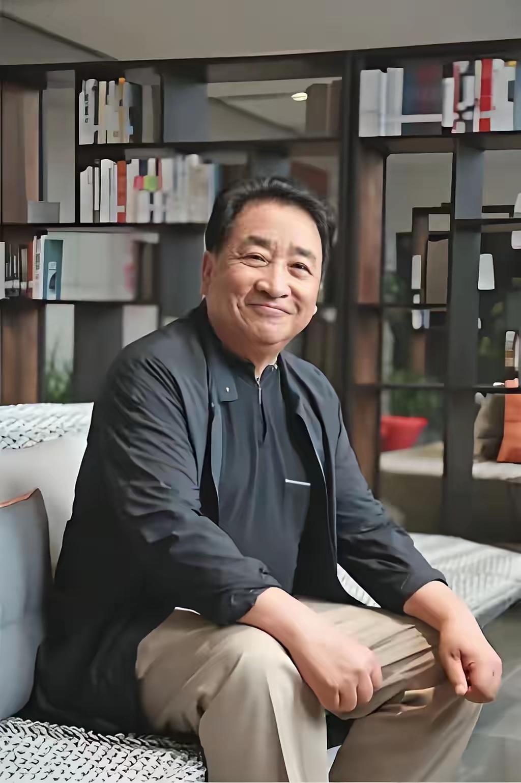 果然内行看门道。姜昆改了又改，连夜发文。不是害怕牵连，也不是落井下石。而是